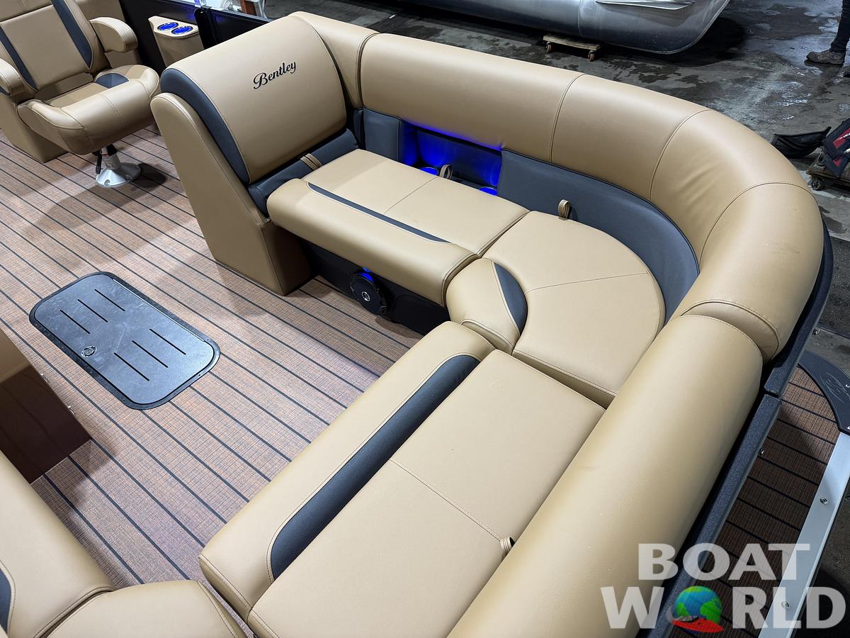 2026 Bentley Legacy 223 Navigator Quad Lounge Tritoon