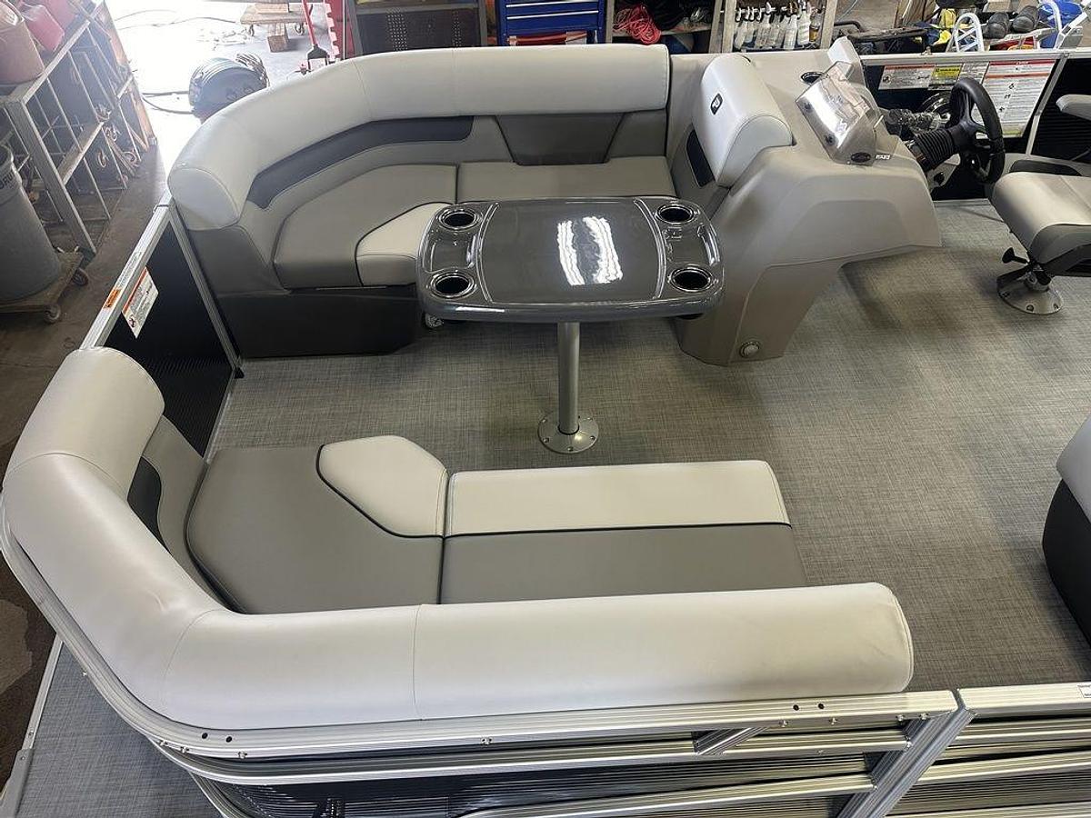 2025 Princecraft Vectra 21 RL Swingback Lounge Pontoon & Mercury 4-Stroke EFI