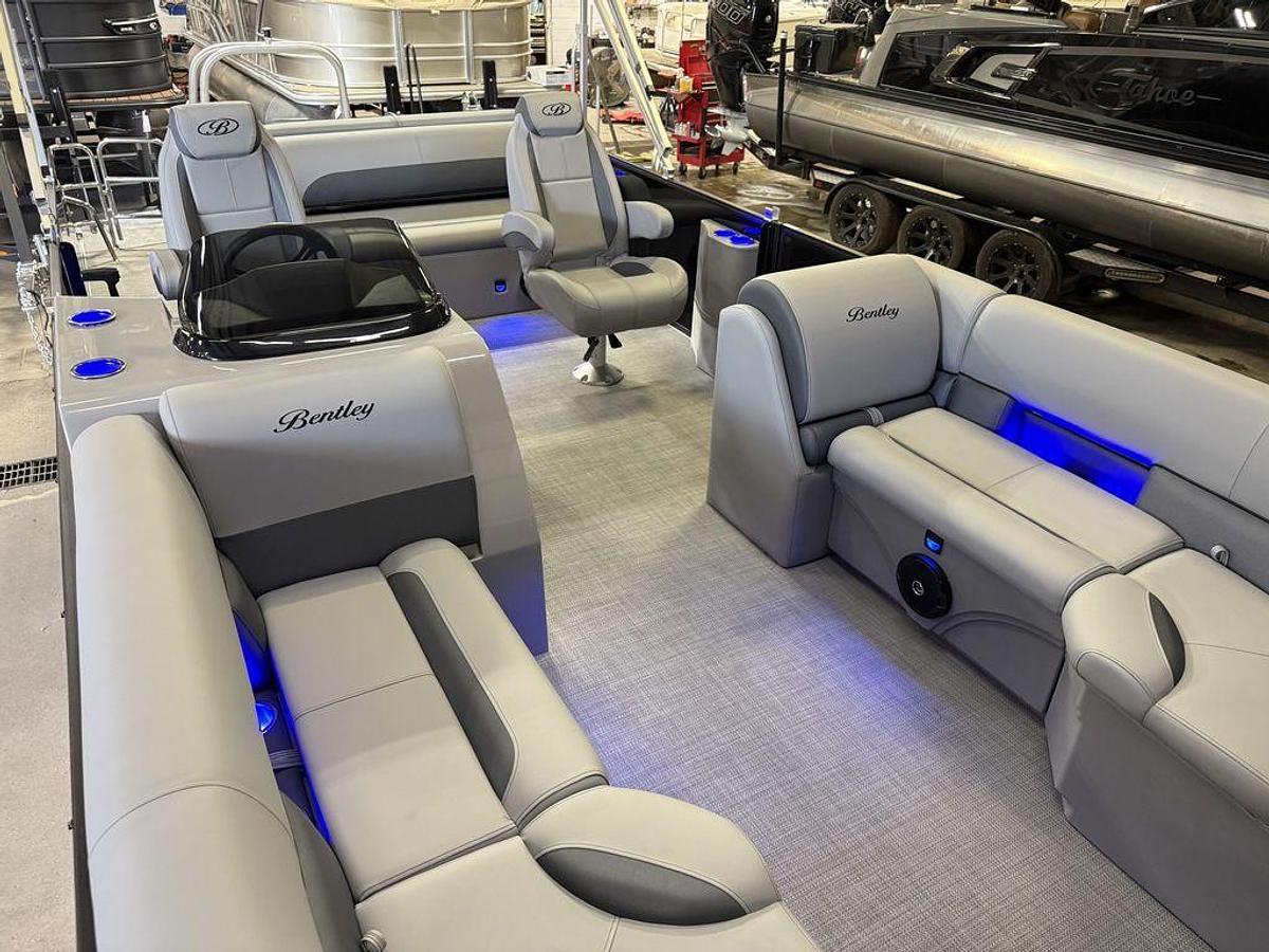 2026 Bentley Pontoons Legacy 220 Swingback & Honda 4-Stroke EFI