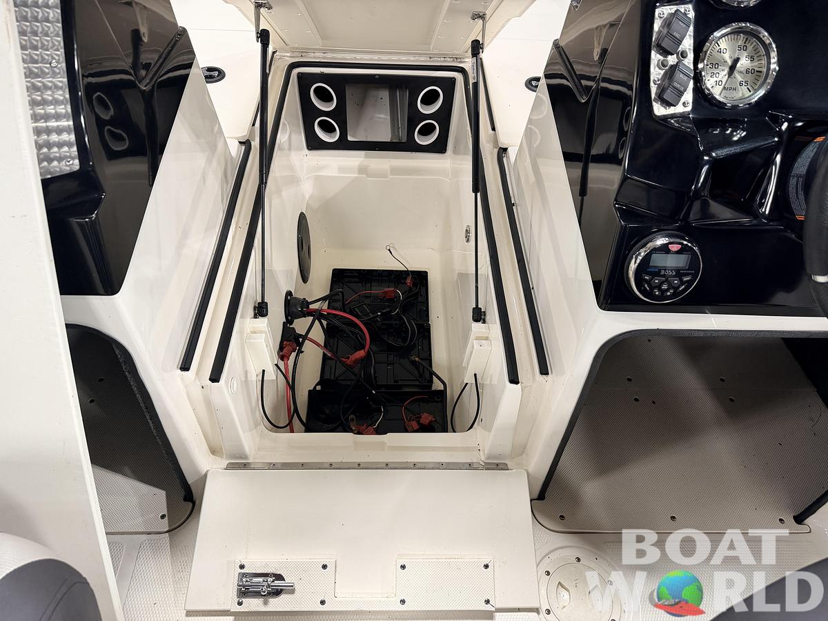 Used 2016 Larson FX 1850 DC Fiberglass Fishing Boat