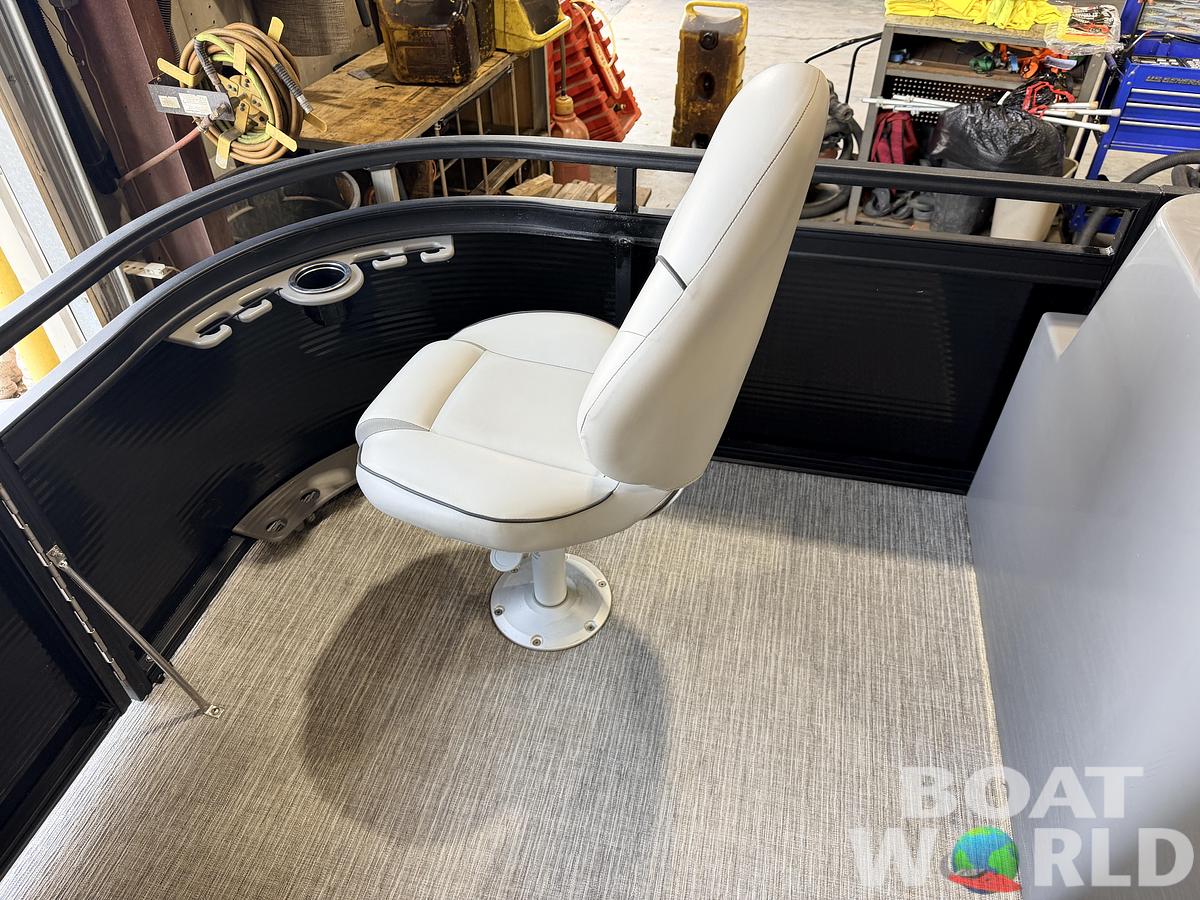 Used 2023 Apex Marine Qwest L818 Fish &60HP Honda 4Stroke -$27.995