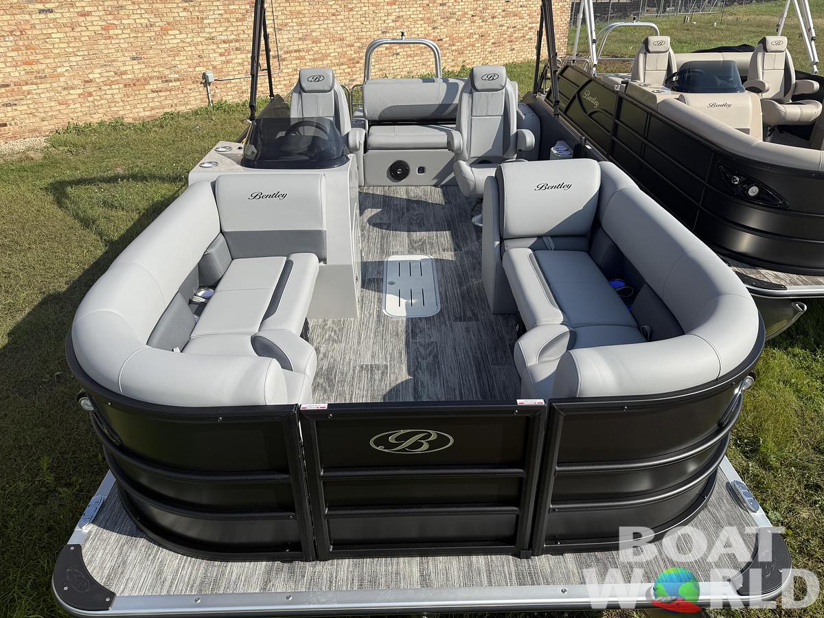 2026 Bentley Pontoons Legacy 223 Swingback Tritoon & Honda 4-Stroke EFI