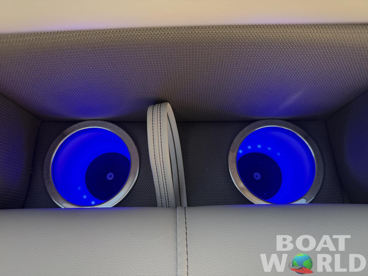 2026 Bentley Pontoons Legacy 223 Navigator DL Quad Lounge Tritoon & Honda 4-Stroke EFI