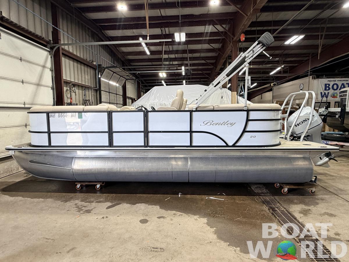 Used 2022 Bentley Pontoons Legacy 200 Navigator Quad Lounge & 100HP Honda 4Stroke -$34,995