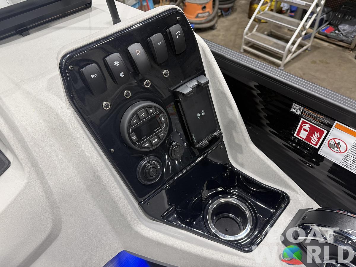 2026 Princecraft Vectra 23 RL SS Swingback Pontoon 