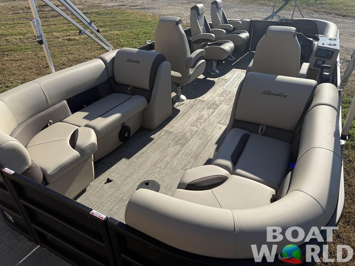 2026 Bentley Pontoons Legacy 223 Navigator DL Quad Lounge Tritoon & Honda 4-Stroke EFI
