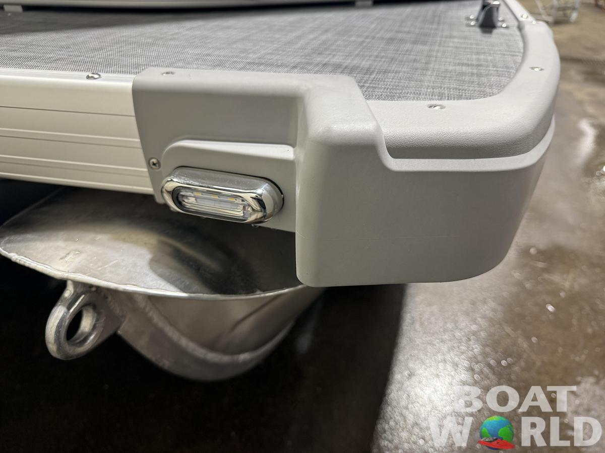 2026 Princecraft Vectra 23 RL Lounge Swingback Tritoon 