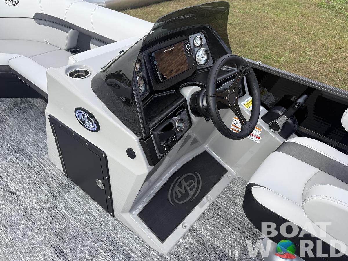 2026 Montego Bay 8522 Swingback Deluxe Pontoon 