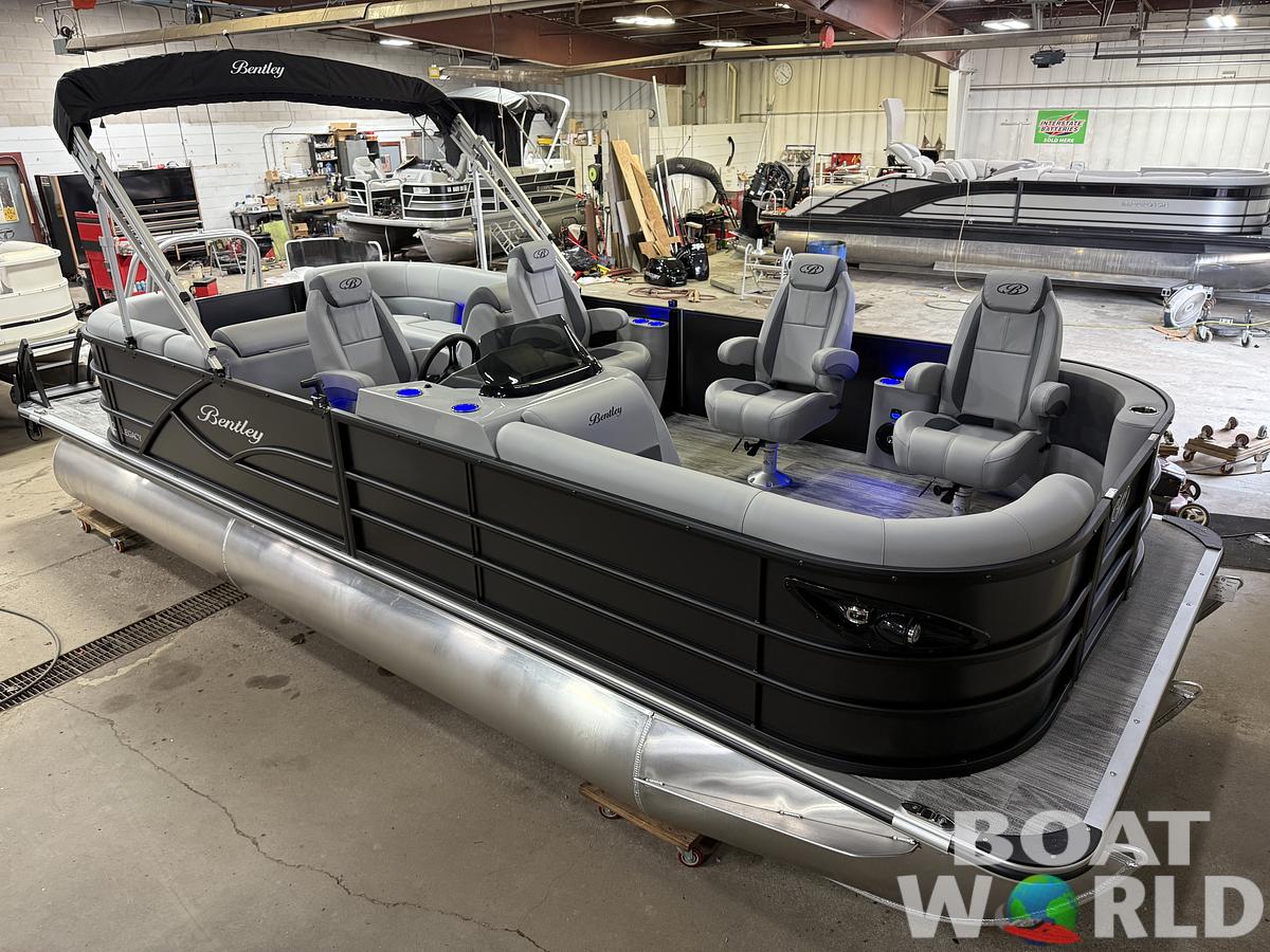 2025 Bentley Pontoons Legacy 223 Navigator Quad Lounge Tritoon & Honda 4-Stroke EFI