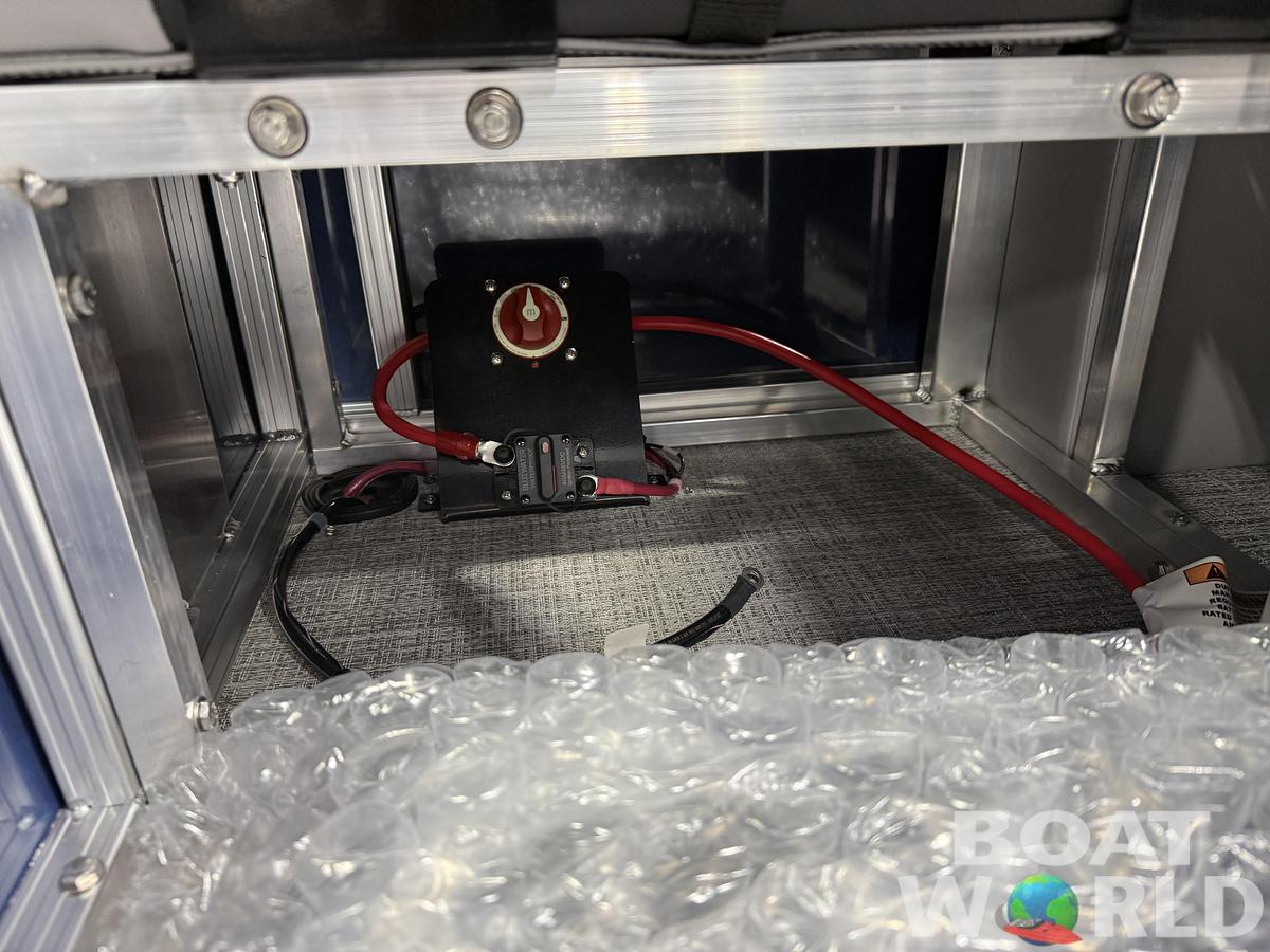 2026 Tahoe Sport VRB 2385 Swingback & 4-Stroke $34995