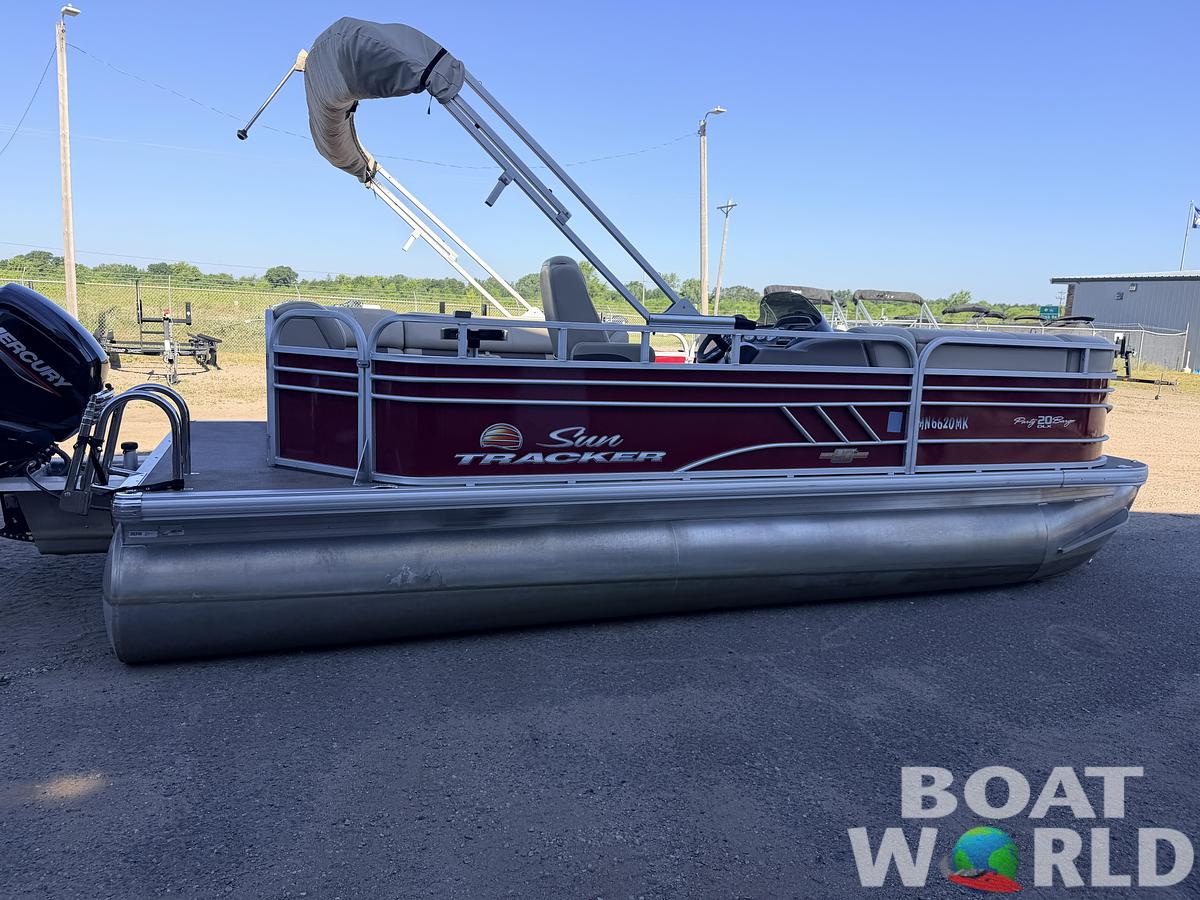 Used 2023 Sun Tracker Party Barge 20 DLX & 90HP Mercury 4Stroke -$27,995