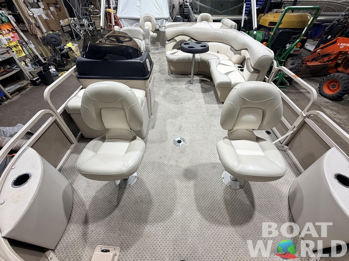 Used 2008 Sylvan Mirage 8520 Party Fish