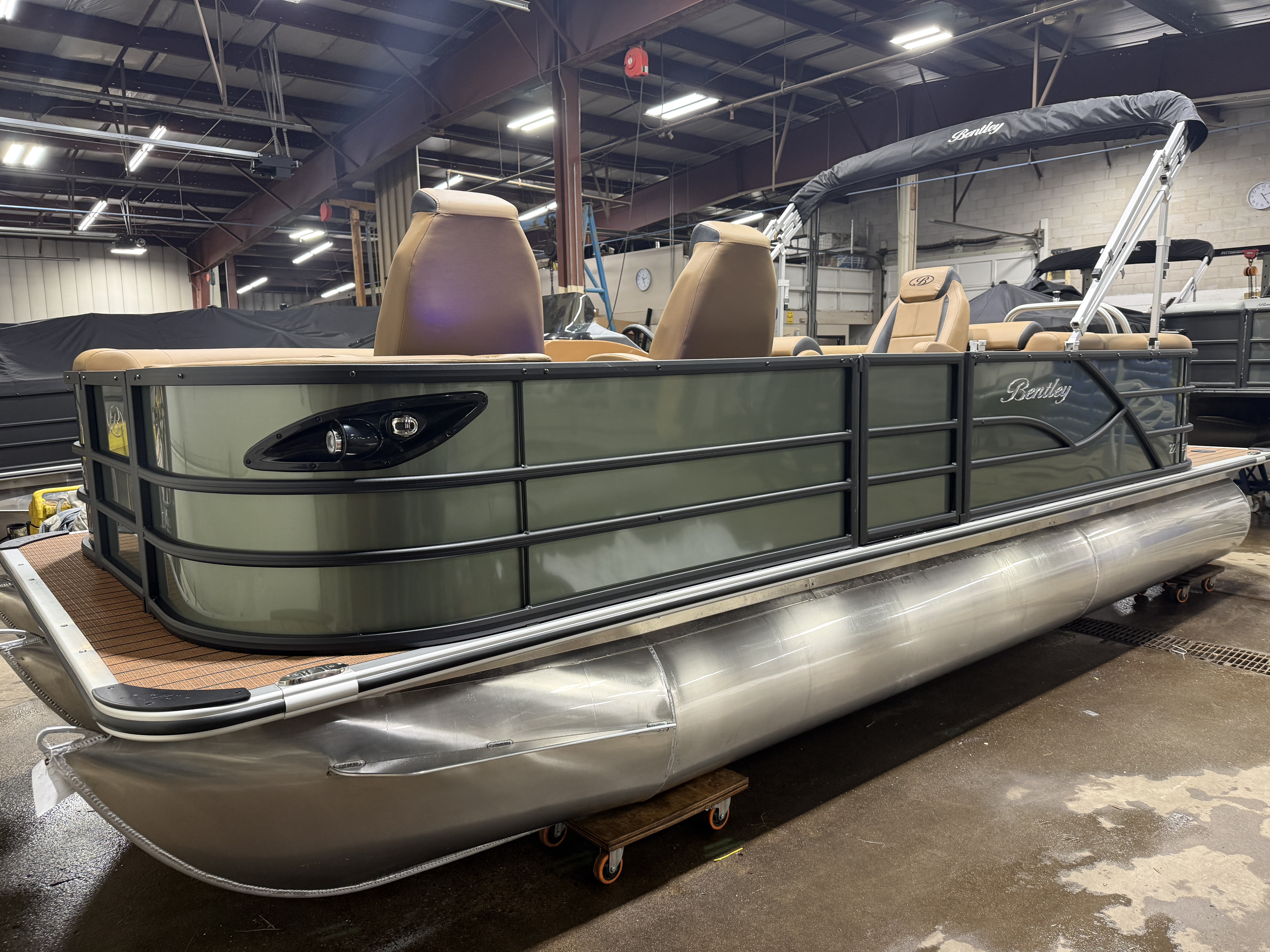 2026 Bentley Legacy 223 Navigator DL Quad Lounge Tritoon $51995