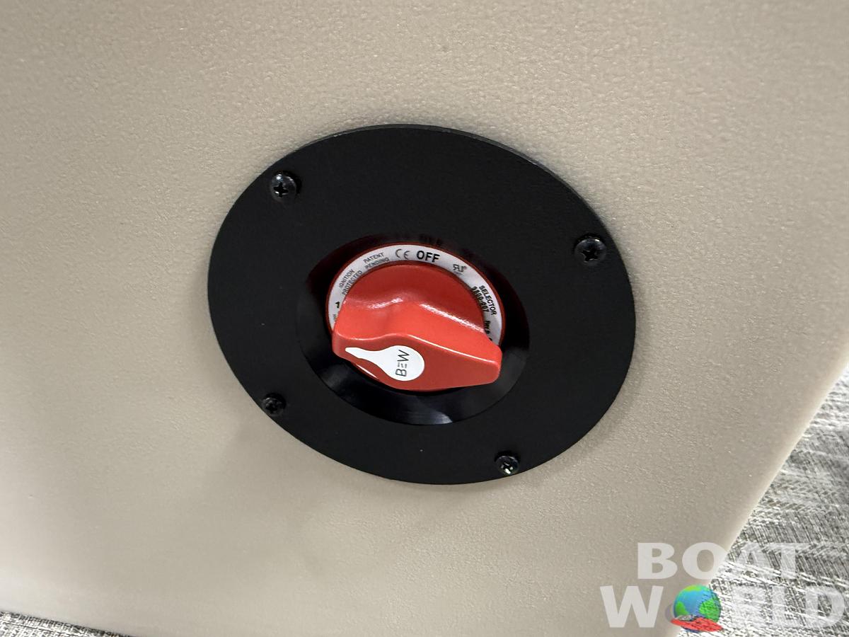 2026 Bentley Pontoons Legacy 223 QSB Swingback Tritoon 