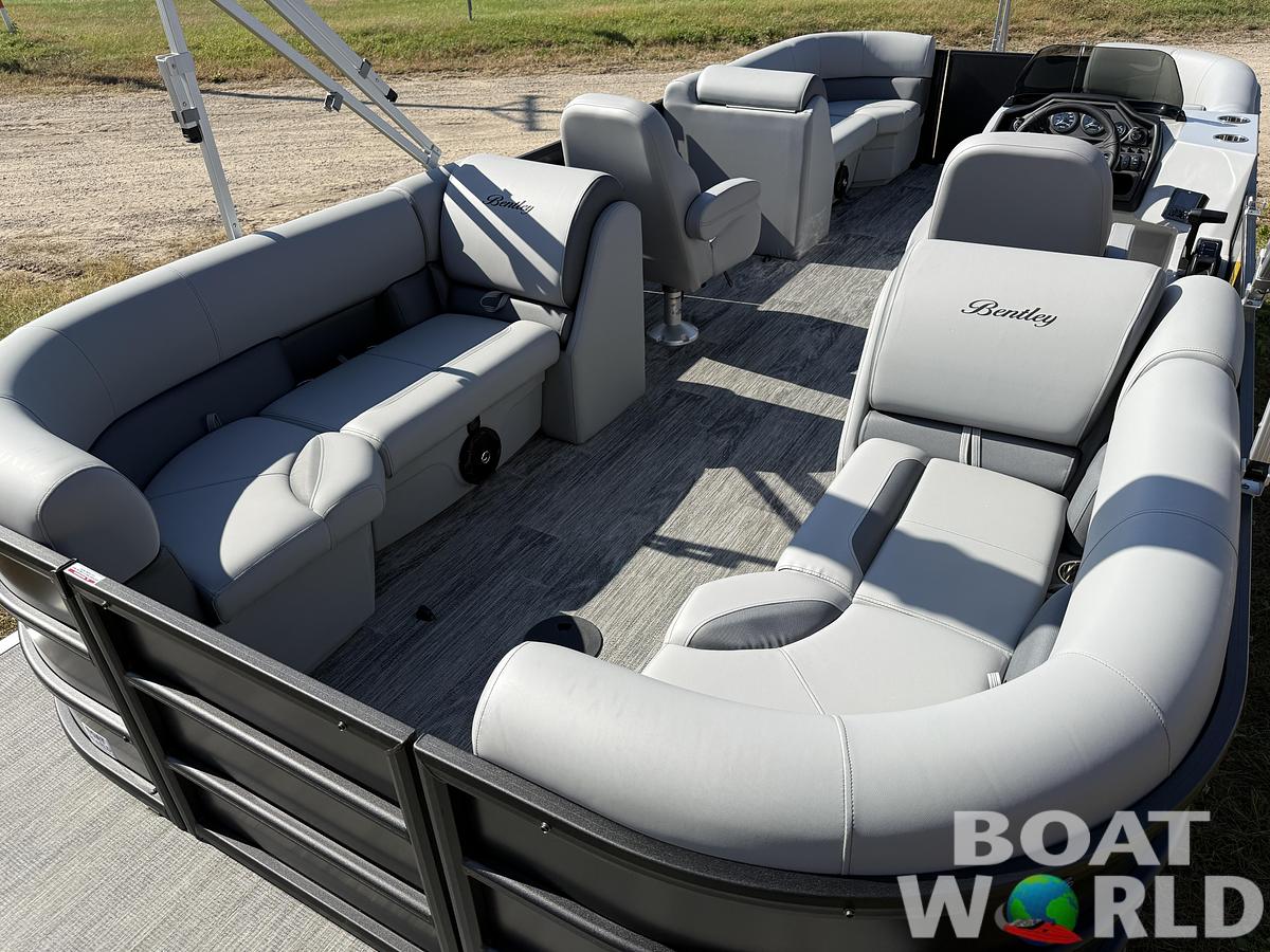 2026 Bentley Pontoons Legacy 220 Navigator Quad Lounge 