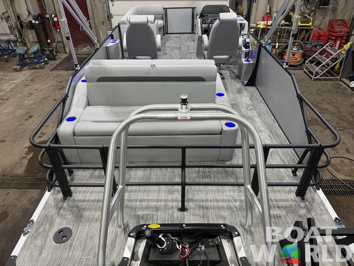 2026 Bentley Pontoons Legacy 220 Swingback 