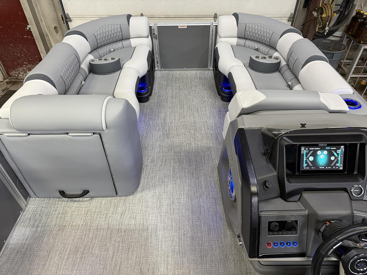 2025 Tahoe Pontoons Cascade 2385 Quad Lounge Shift Tritoon & 225HP 4-Stroke