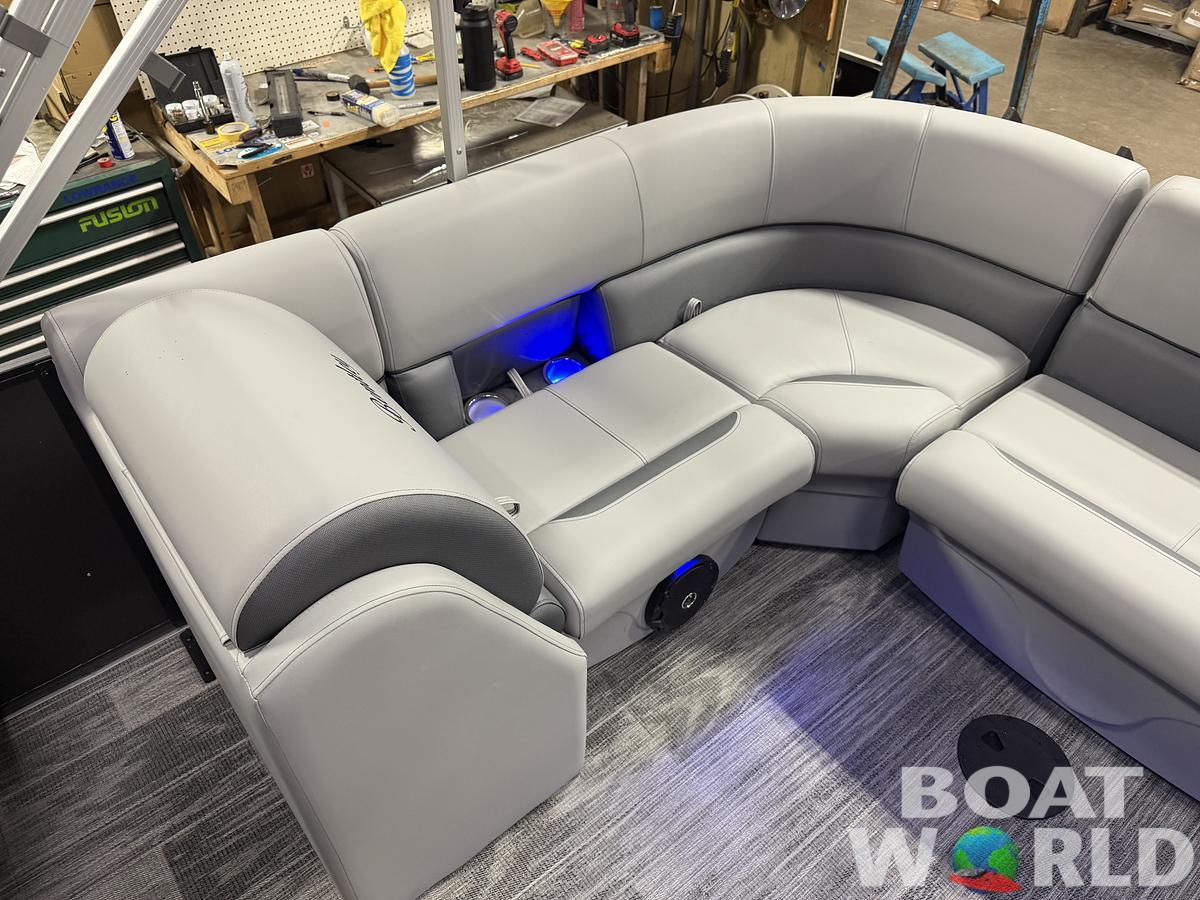 2026 Bentley Pontoons Legacy 223 Navigator Quad Lounge Tritoon 