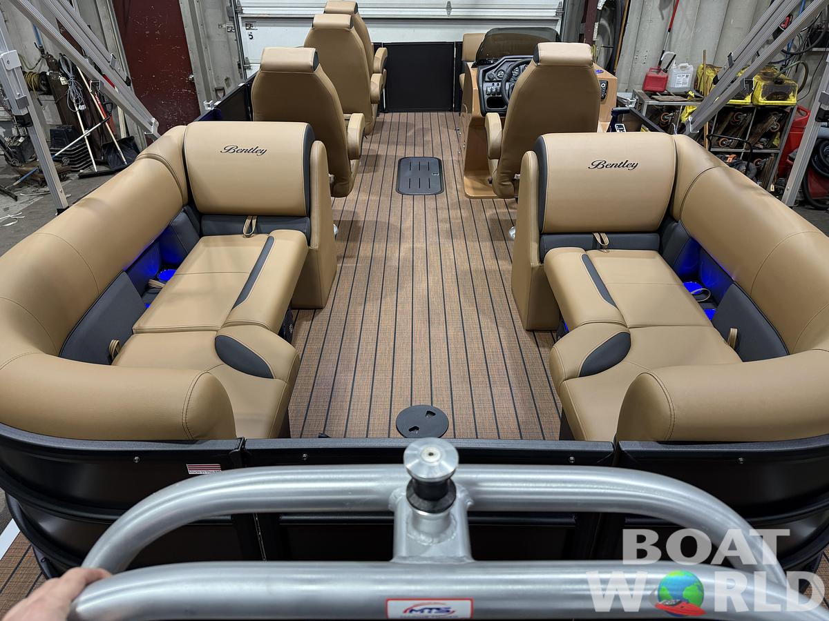 2026 Bentley Pontoons Legacy 223 Navigator DL Quad Lounge Tritoon 