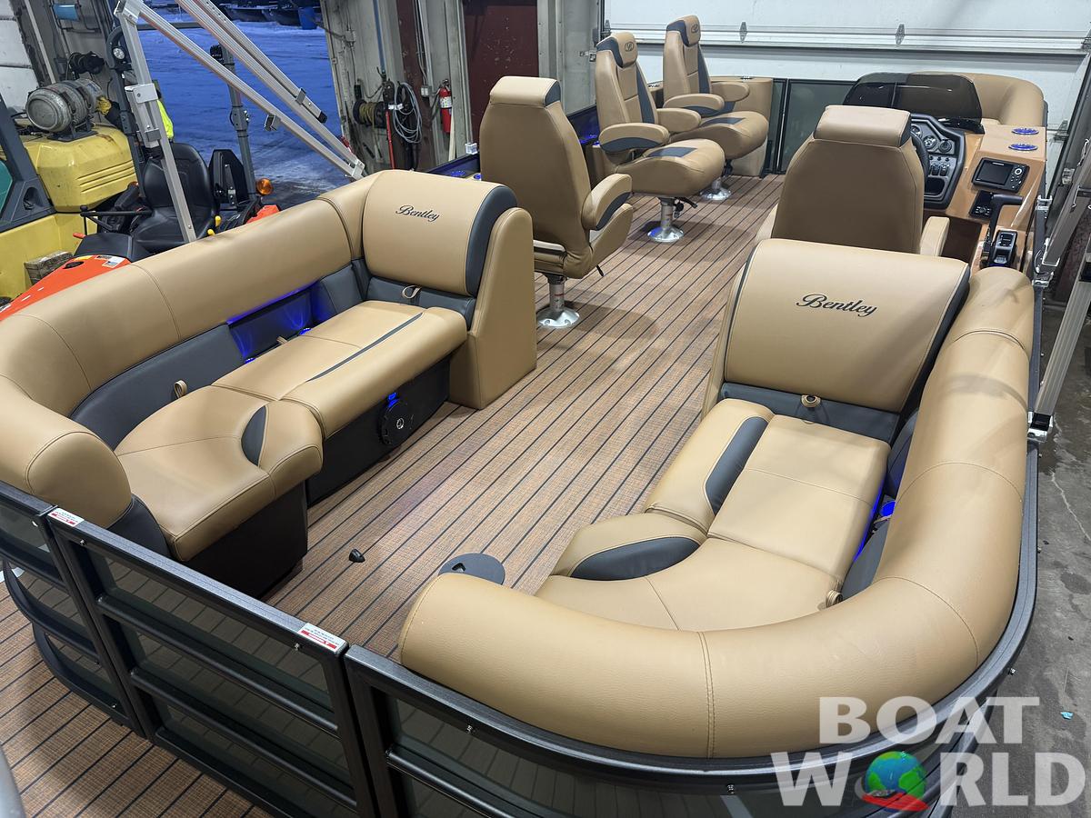 2026 Bentley Pontoons Legacy 220 Navigator DL Quad Lounge 