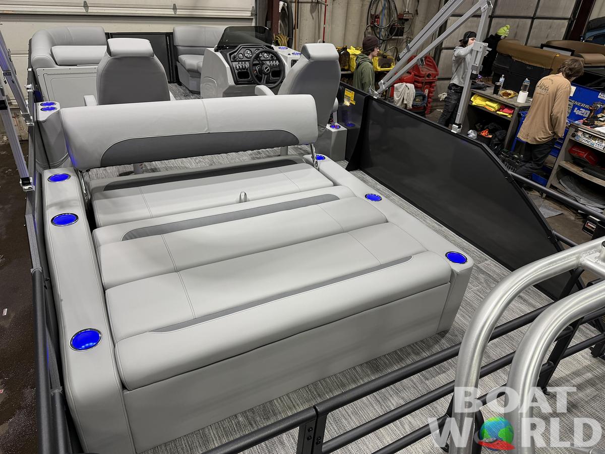 2026 Bentley Pontoons Legacy 223 Swingback Tritoon 