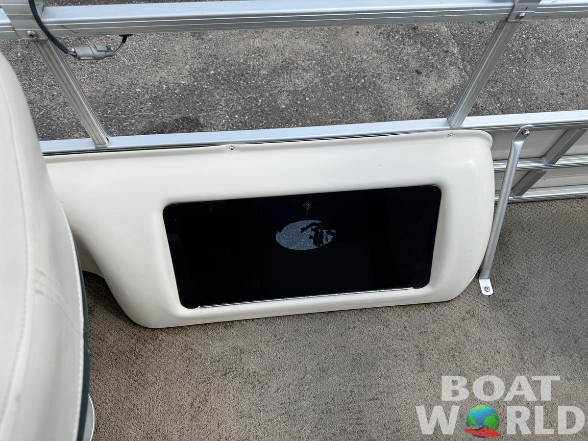 Used 2004 Sweetwater 2222 DF Pontoon WITH SEA LEGS