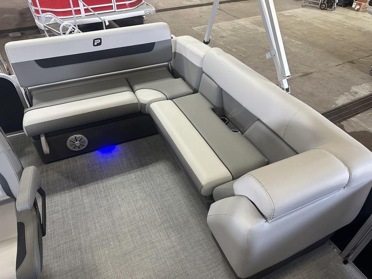 2025 Princecraft Vectra 21 RL Swingback Lounge Pontoon & Mercury 4-Stroke EFI