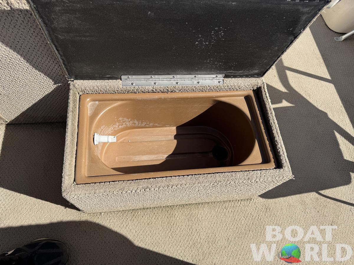 Used 2004 Sweetwater 2222 DF Pontoon