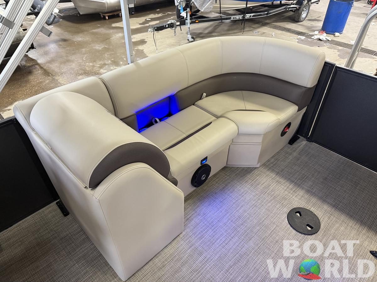 2025 Bentley Pontoons Legacy 220 Navigator Quad Lounge & Honda 4-Stroke EFI