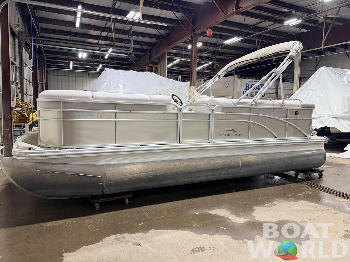 Used 2014 Bennington 21 SLX & 90HP Yamaha 4Stroke -$19,995