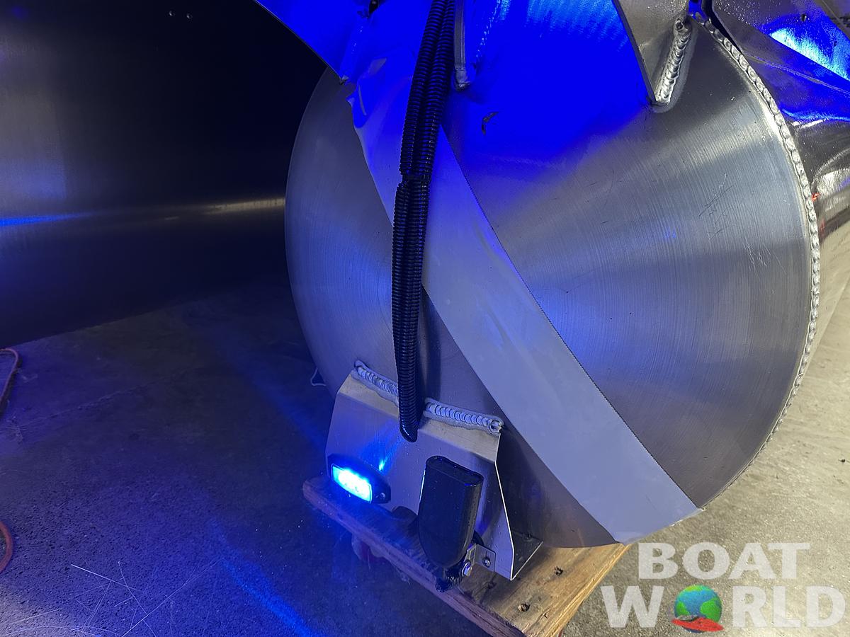 2025 Bentley Pontoons Elite 223 Admiral Quad Lounge Tritoon & Honda 4-Stroke EFI