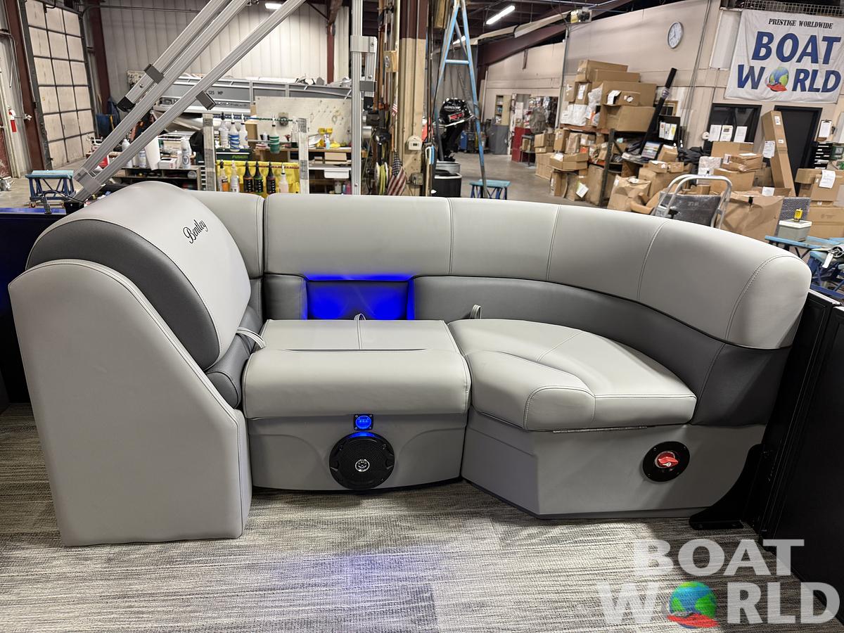 2025 Bentley Pontoons Legacy 223 Navigator Quad Lounge Tritoon & Honda 4-Stroke EFI