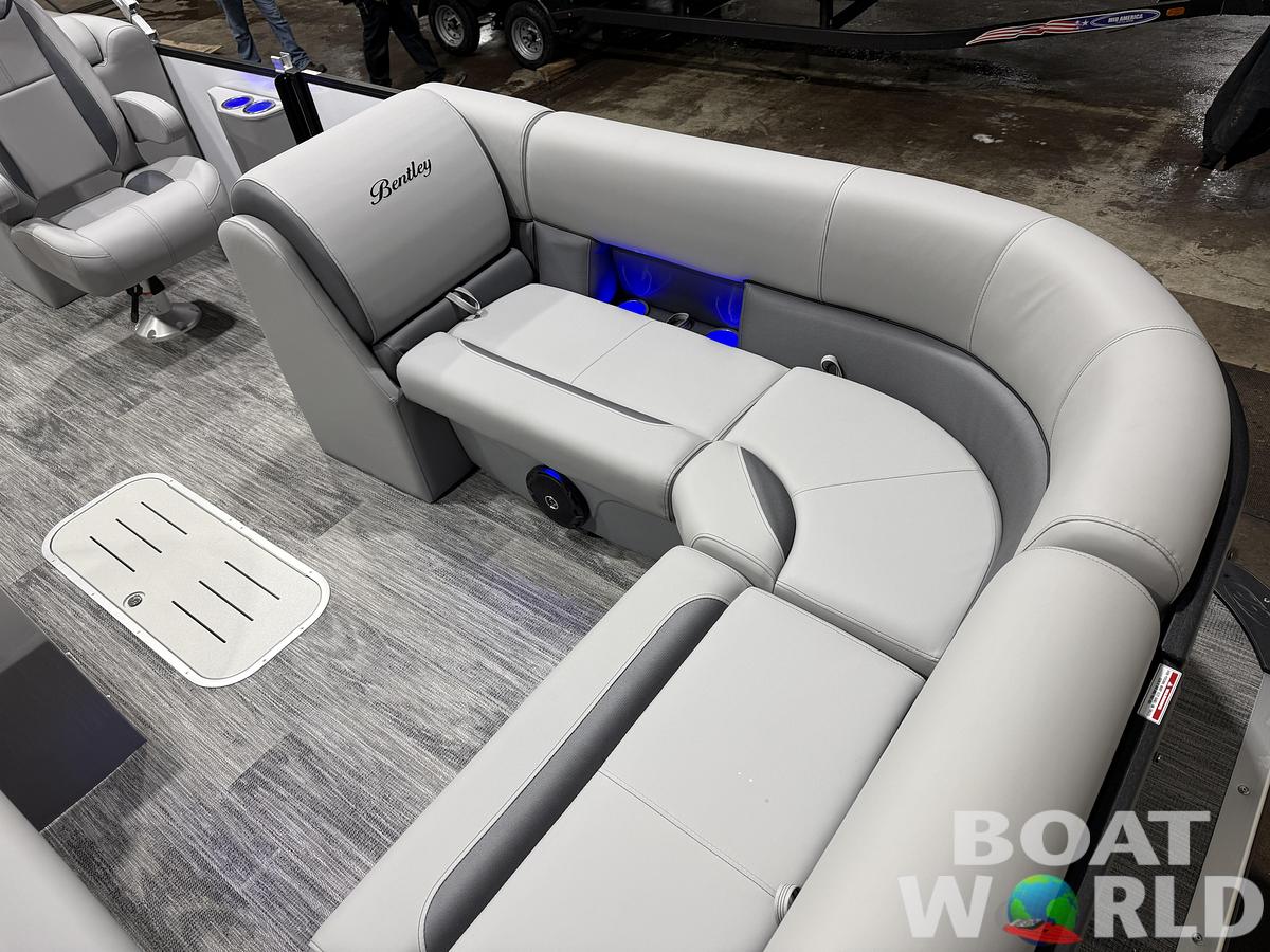 2026 Bentley Pontoons Legacy 223 Navigator Quad Lounge Tritoon