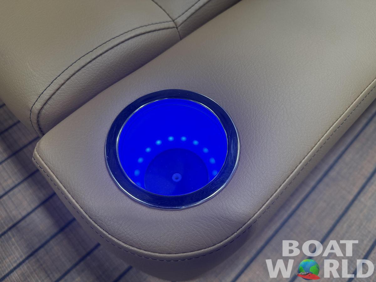 2026 Bentley Pontoons Legacy 220 Swingback