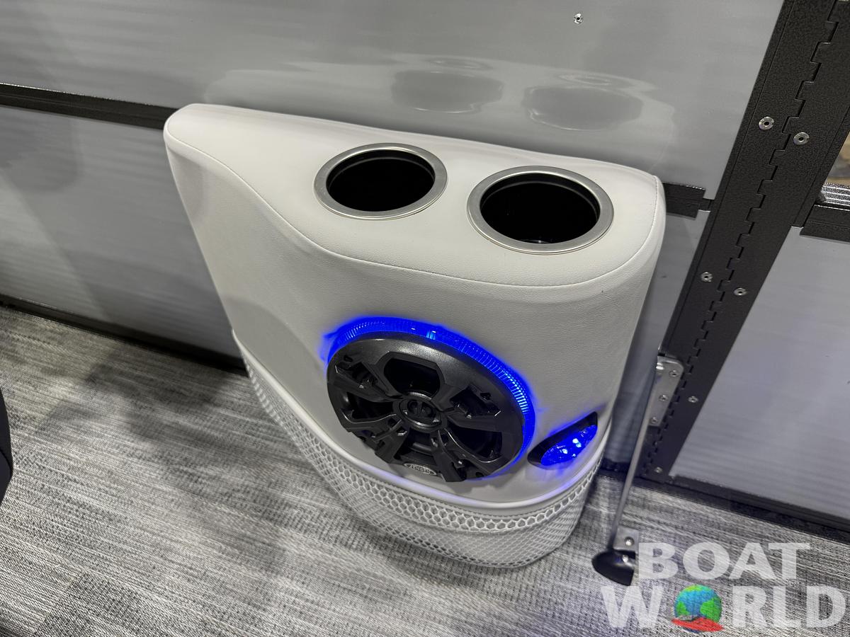 2026 Montego Bay 8522 Swingback Deluxe Pontoon