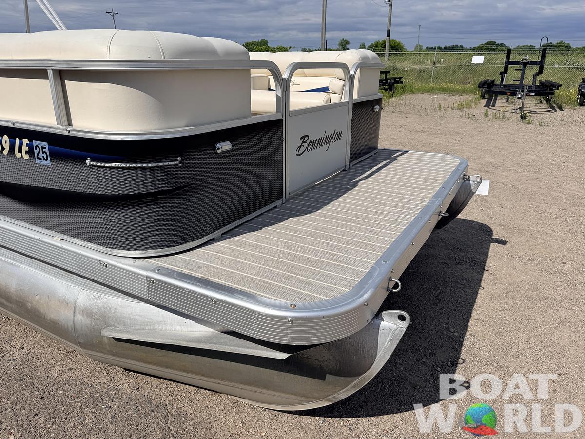 Used 2000 Bennington 2275 LX & 50HP Mercury 4Stroke -$12,995