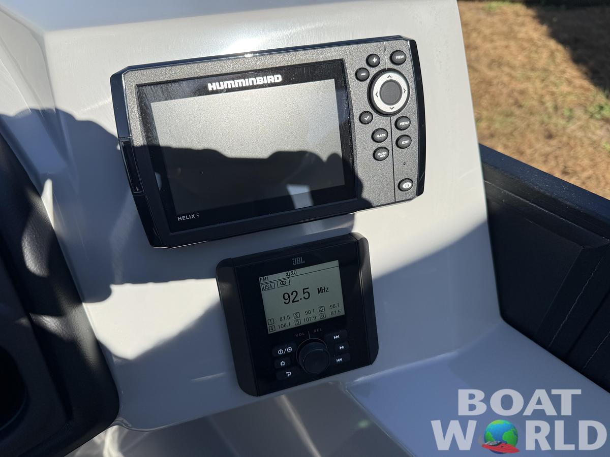 2026 Bentley Pontoons Legacy 220 Navigator Quad Lounge 