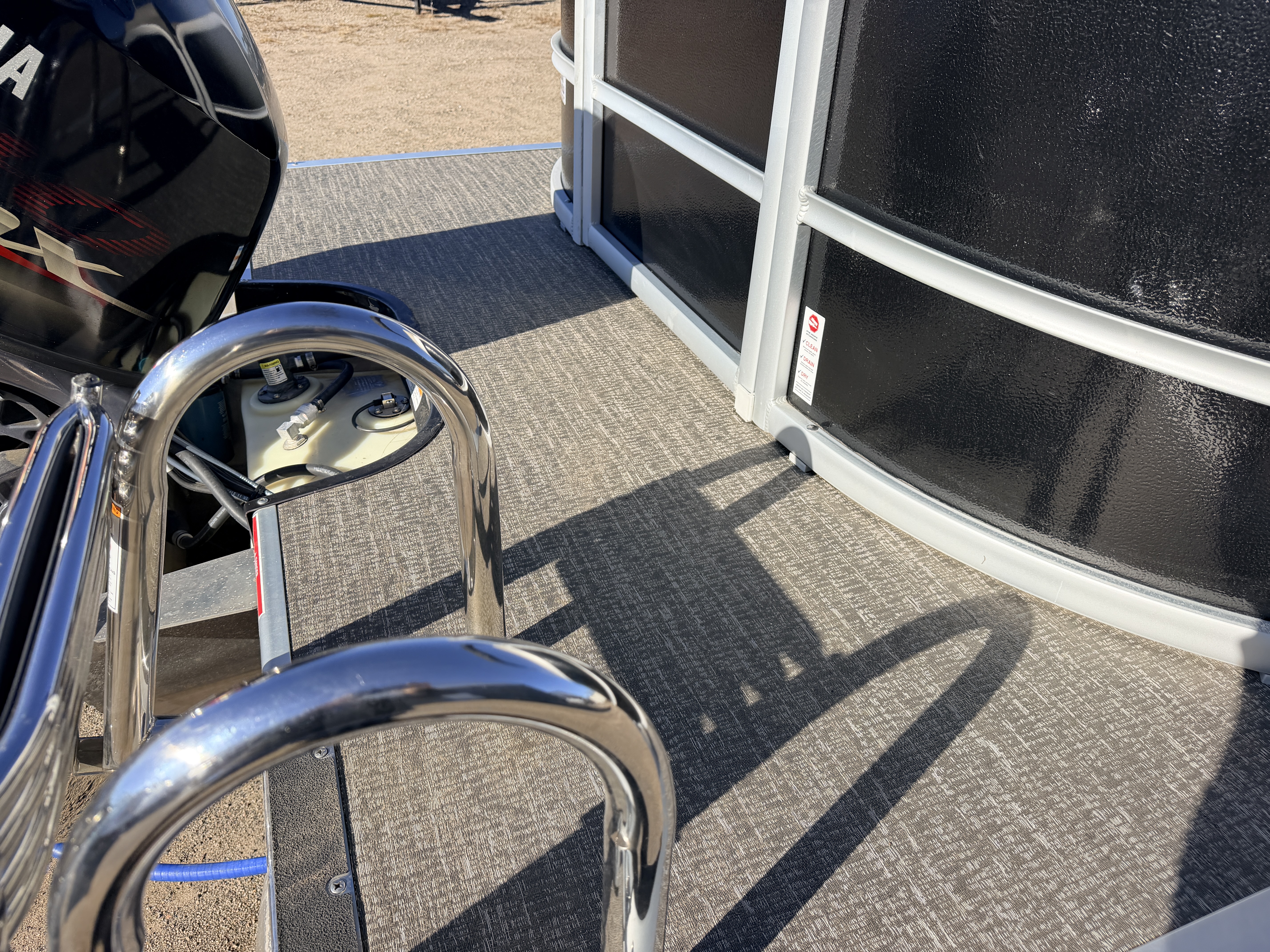 Used 2022 Premier 230 SunSpree RF & 116HP Yamaha 4Stroke -$34,995