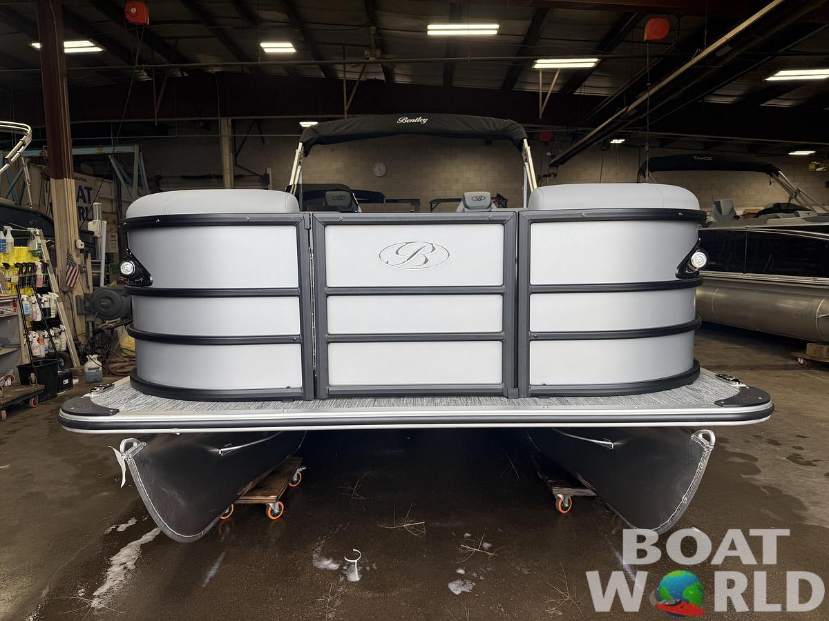 2026 Bentley Pontoons Legacy 220 Swingback 