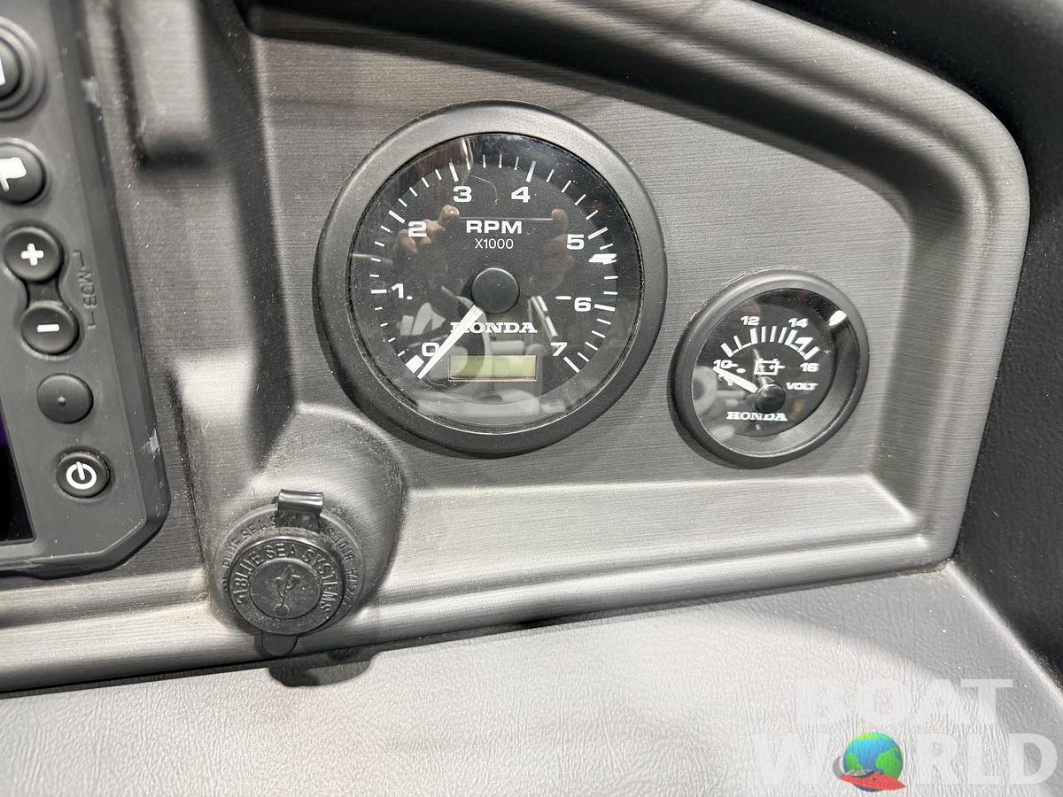 Used 2024 Bentley Pontoons Legacy 223 Navigator Quad Lounge Tri-toon Pontoon & 150HP Honda 4-Stroke EFI