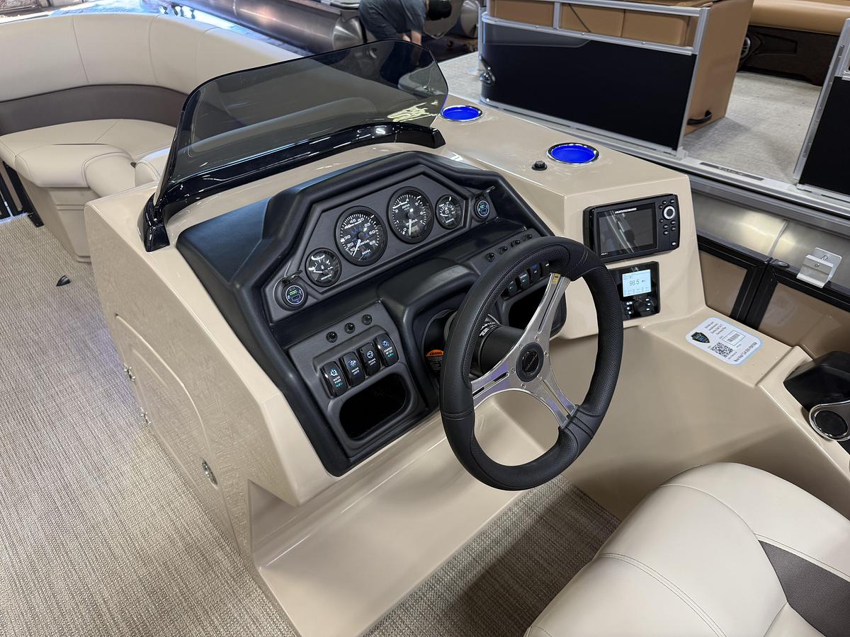 2025 Bentley Pontoons Legacy 223 Swingback Tritoon & Honda 4-Stroke EFI