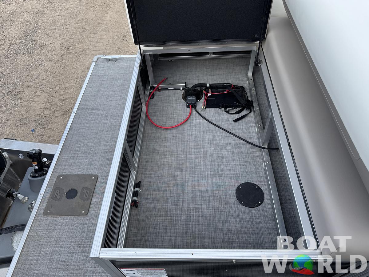 Used 2024 Princecraft Vectra 21 RL Dinette Swingback Pontoon