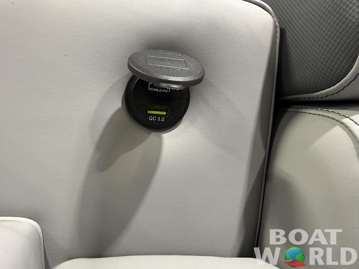 2026 Tahoe Pontoons LTZ 2385 Swingback (VRB) Windshield Tritoon