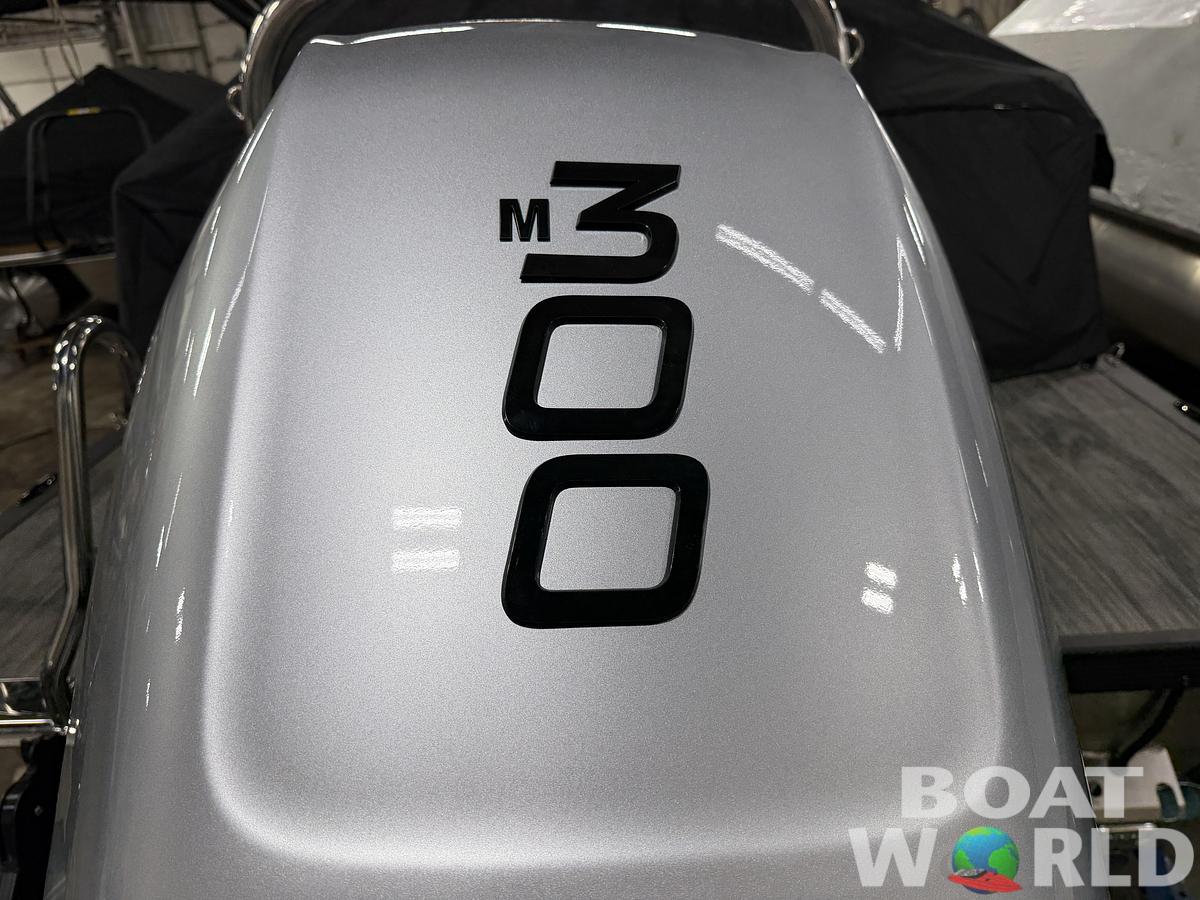 2026 Bentley Pontoons Elite 253 Admiral 300HP Quad Lounge Tritoon