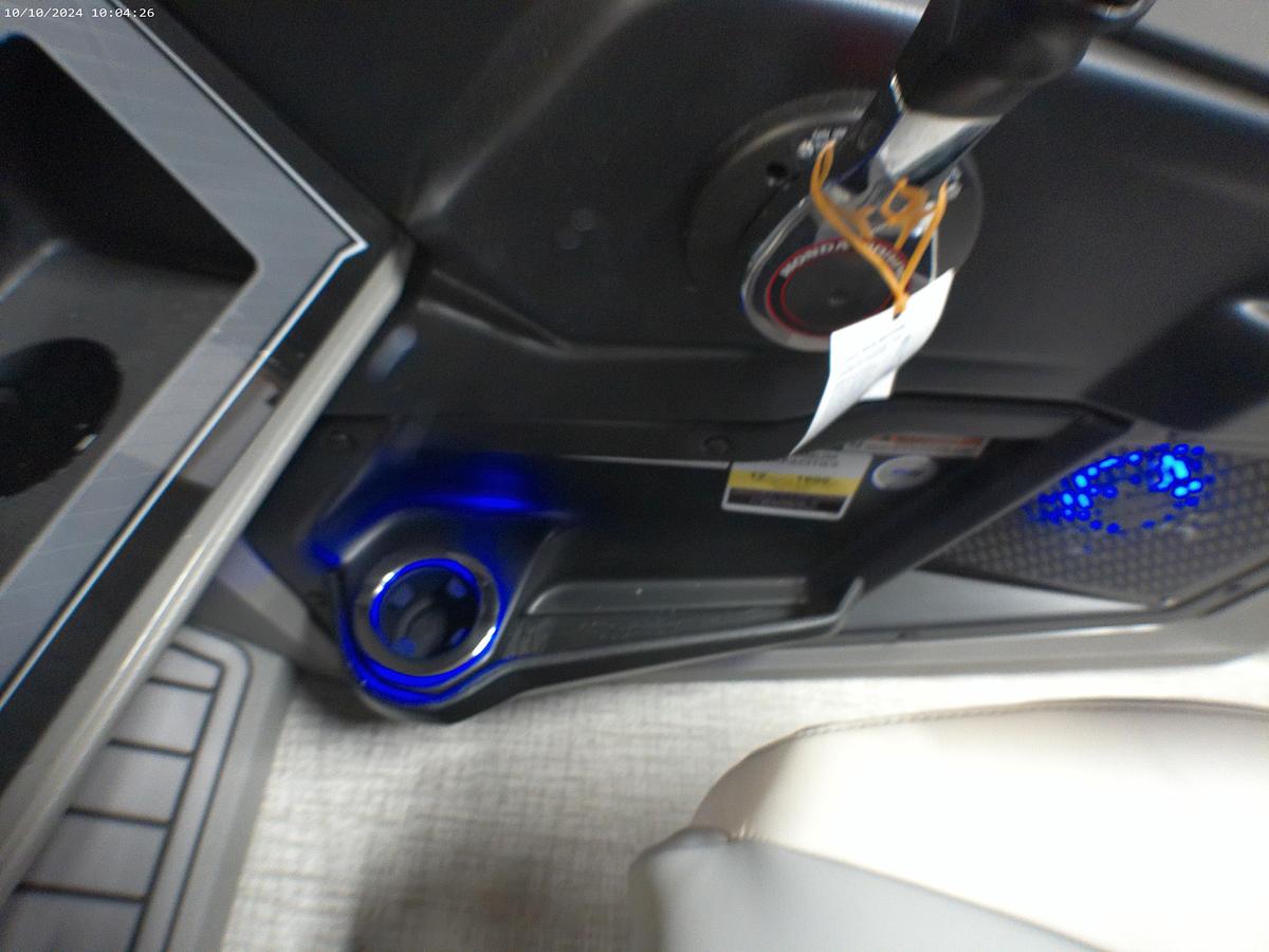 2025 Tahoe Pontoons Cascade 2385 Swingback Tritoon & 225HP 4-Stroke EFI