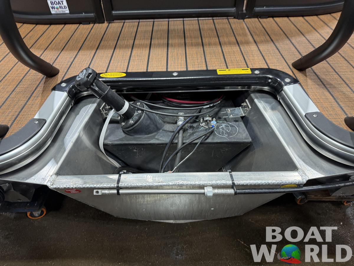 2026 Bentley Legacy 220 Navigator DL Quad Lounge $42995