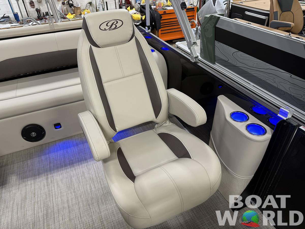 2025 Bentley Pontoons Legacy 223 Swingback Tritoon & Honda 4-Stroke EFI