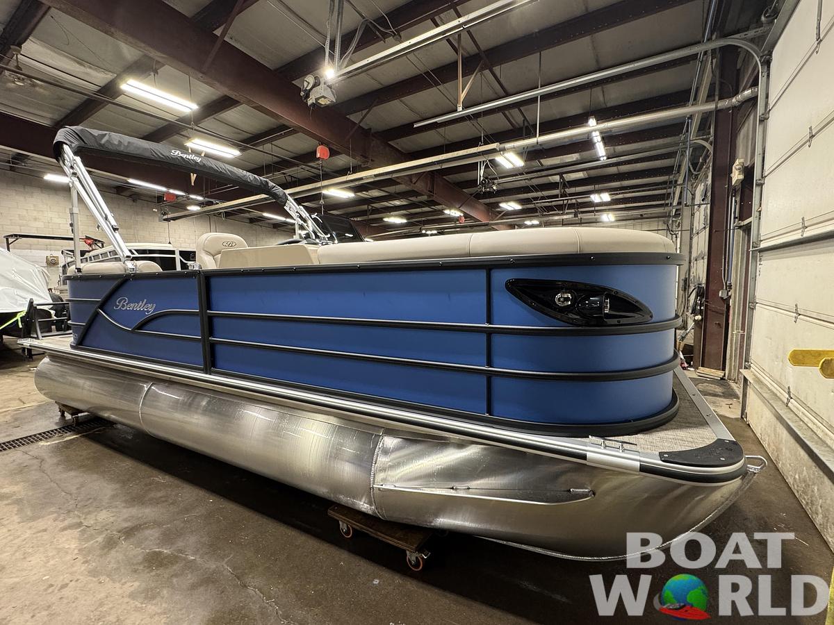2026 Bentley Pontoons Legacy 220 Navigator Quad Lounge