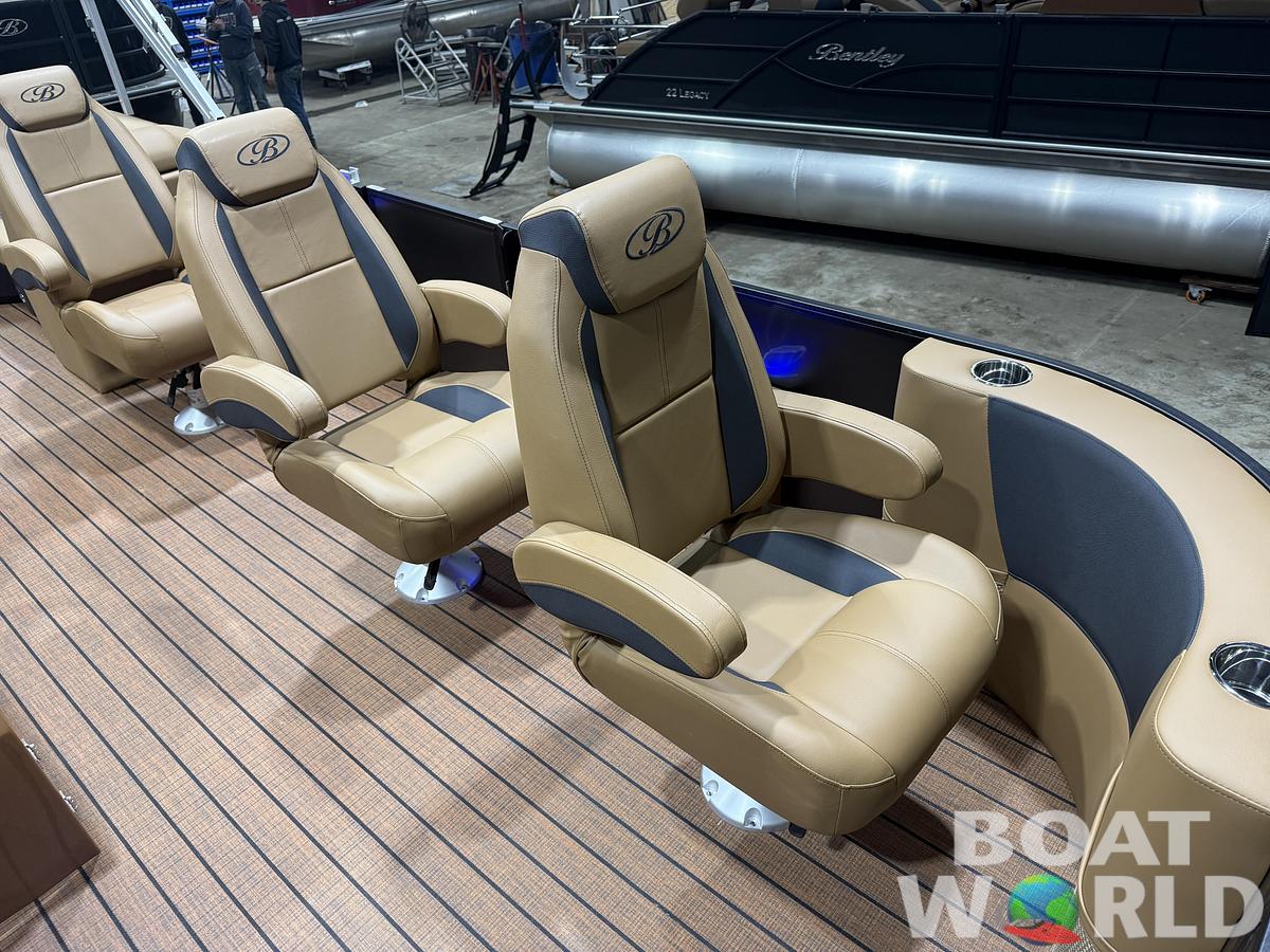 2026 Bentley Legacy 220 Navigator DL Quad Lounge $42995
