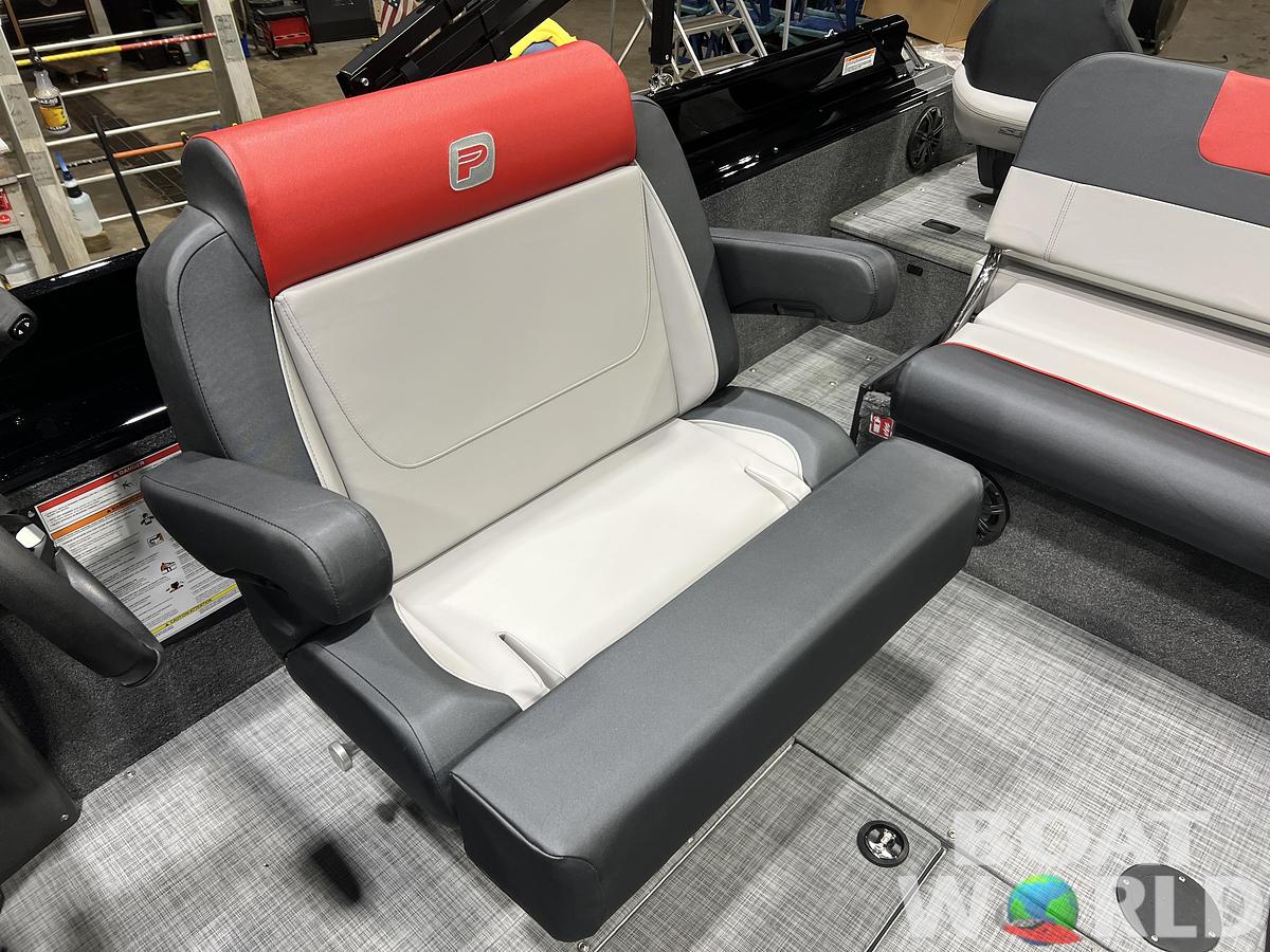 2026 Princecraft Ventura 230 WRL Swingback Deckboat